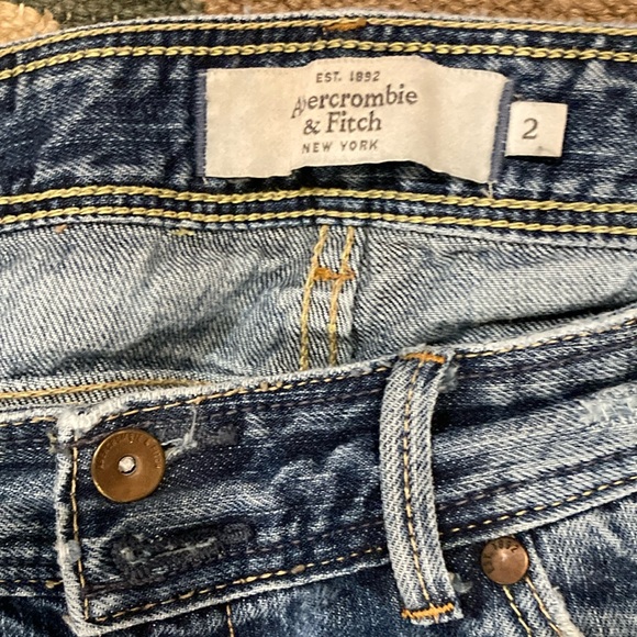 Abercrombie & Fitch Stylish Blue Distressed Women's Jeans - Picture 2 of 12